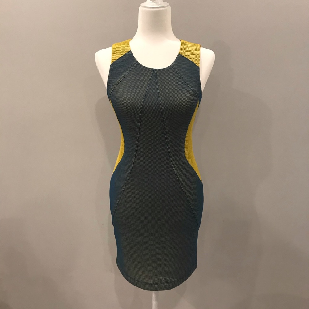 Thick mesh blue fitted dress with slimming pattern